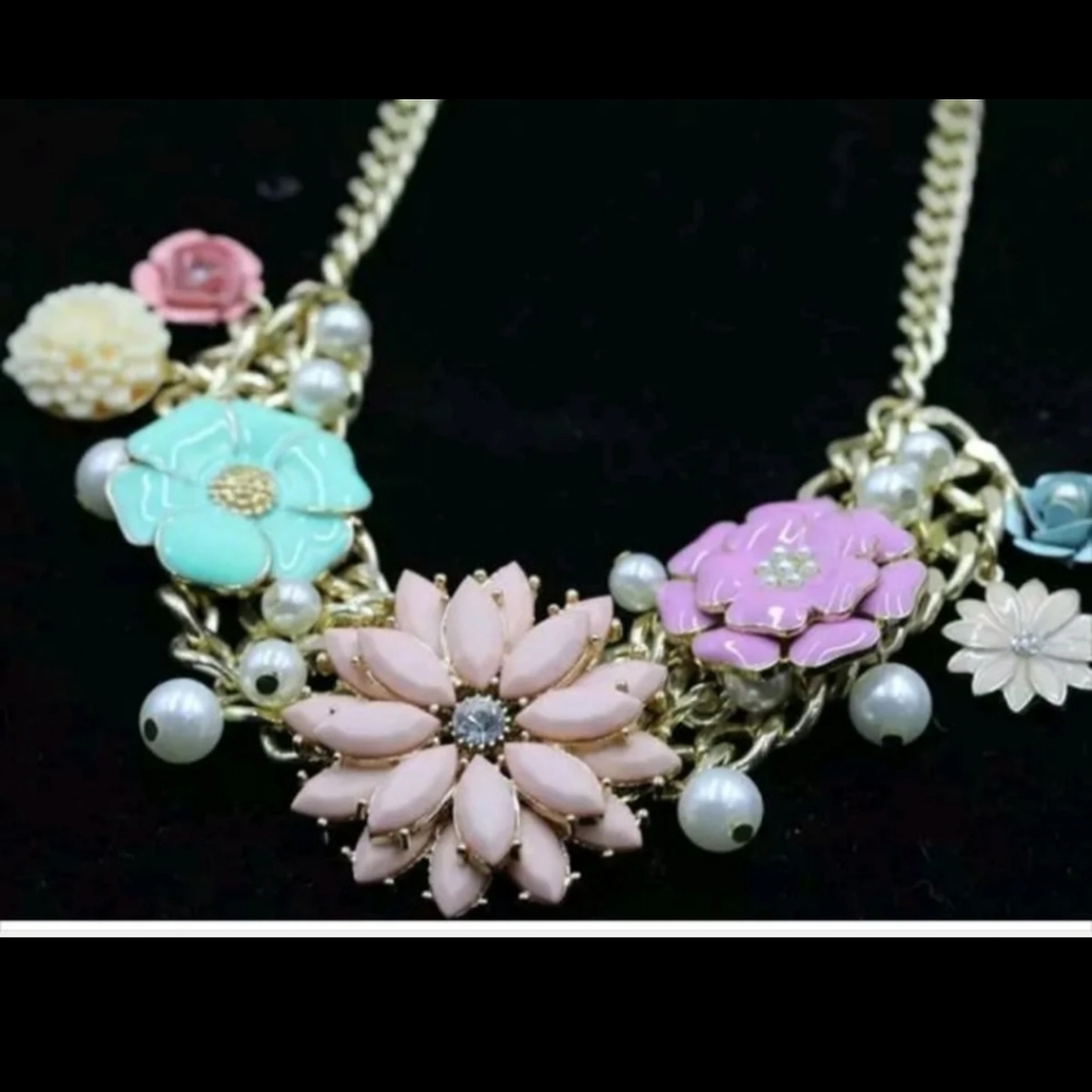 New multicolor flowers necklace